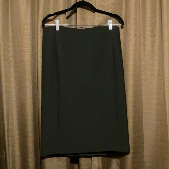 Elegant Dark Green Pencil Skirt for Women - Picture 1 of 3